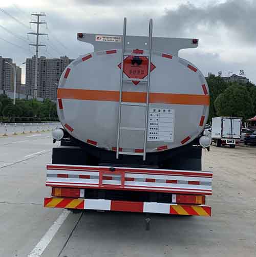 楚飛牌CLQ5320GYY6D型運(yùn)油車