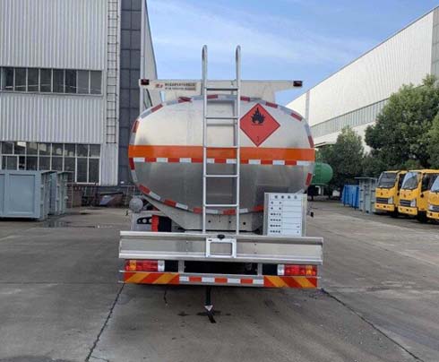 楚飛牌CLQ5261GYY6CA型鋁合金運油車