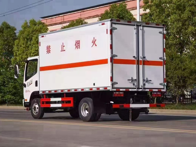 解放4.1米易燃液體廂式運(yùn)輸車