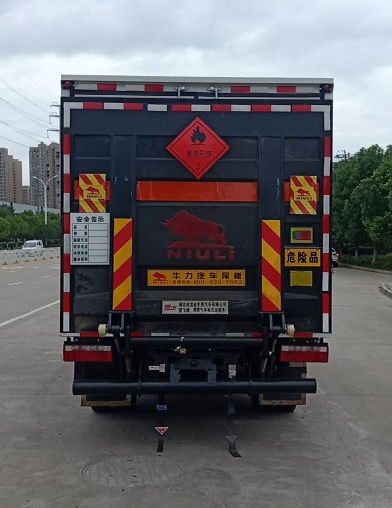 解放3.3米易燃氣體廂式運輸車