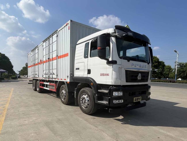 華威馳樂牌SGZ5320XRGZZ6C5型易燃固體廂式運(yùn)輸車