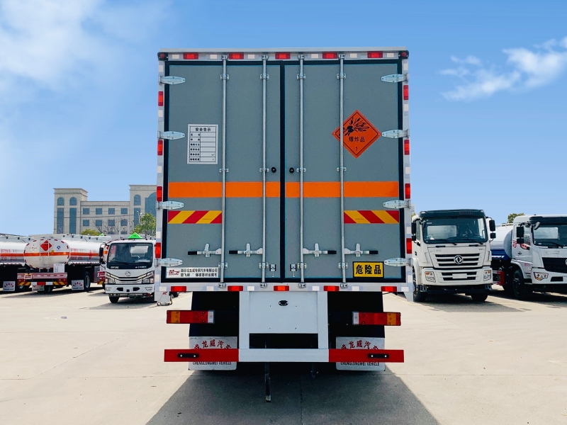 東風(fēng)天錦6.8米爆破器材運(yùn)輸車