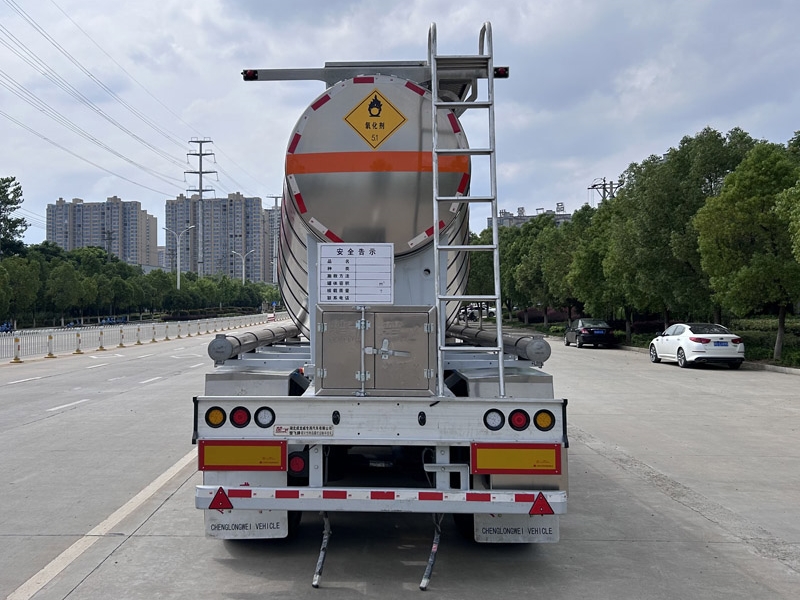 氧化性物品罐式運輸半掛車